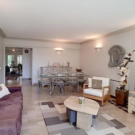 2 Bdr With Garden Next To The Croisette *