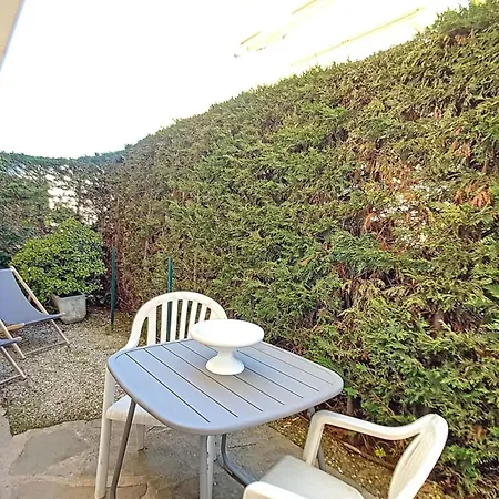 2 Bdr With Garden Next To The Croisette Daire