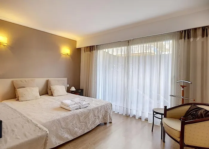 2 Bdr With Garden Next To The Croisette Daire Cannes