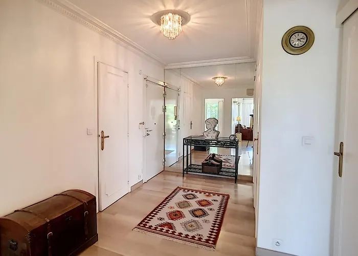 2 Bdr With Garden Next To The Croisette Daire *