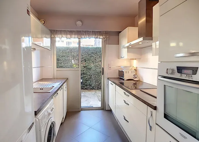 2 Bdr With Garden Next To The Croisette Daire Cannes