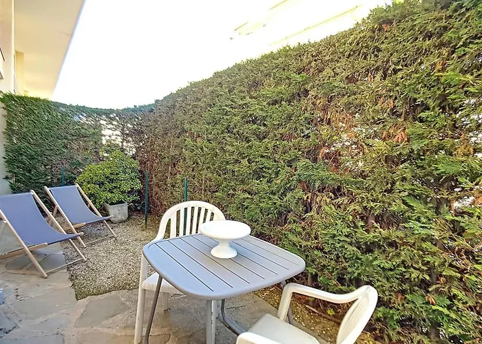 2 Bdr With Garden Next To The Croisette Daire