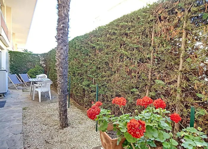 2 Bdr With Garden Next To The Croisette * Cannes