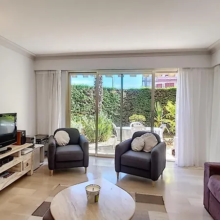 2 Bdr With Garden Next To The Croisette Apartment Cannes