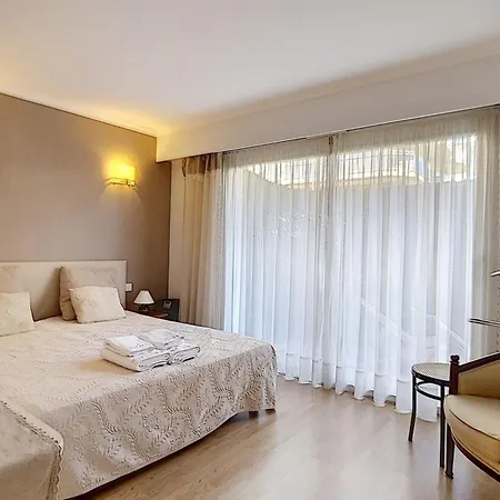 2 Bdr With Garden Next To The Croisette Apartment Cannes
