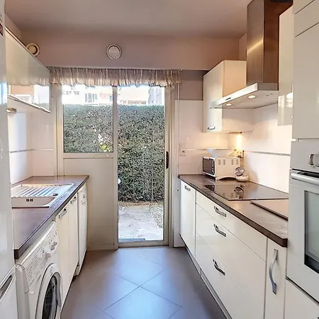 2 Bdr With Garden Next To The Croisette Apartment Cannes