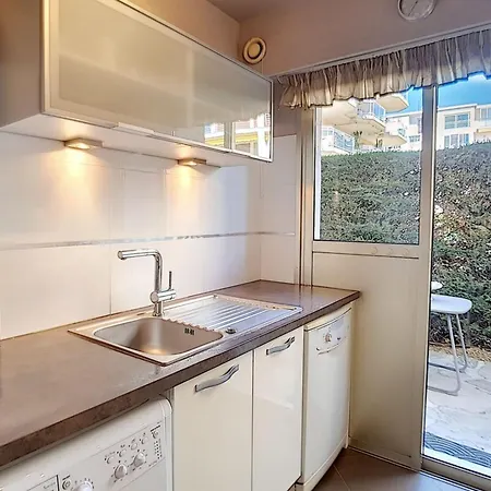 Apartment 2 Bdr With Garden Next To The Croisette *